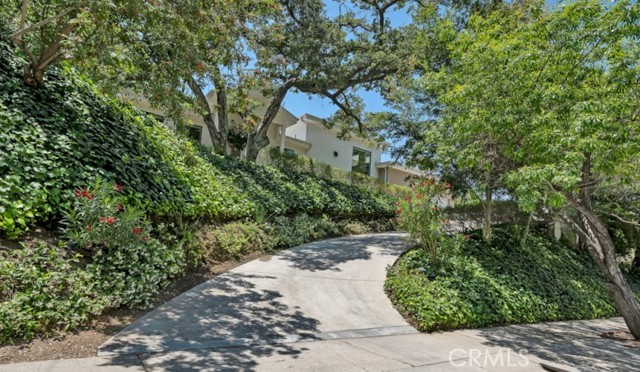 Property photo of 3843 Hayvenhurst AV