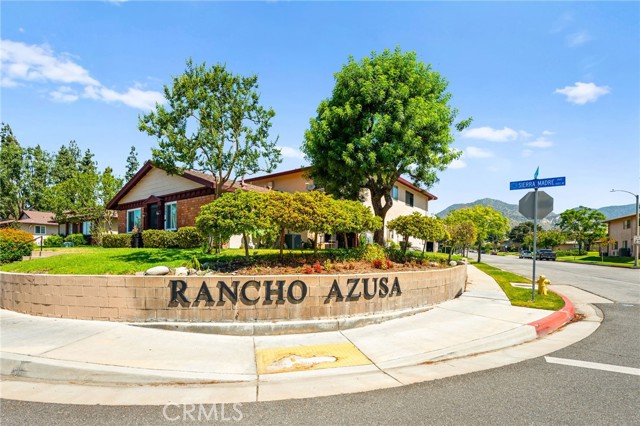 Property photo of 1105 W Calle De La Luna