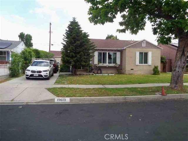 Property photo of 19613 Schoolcraft ST