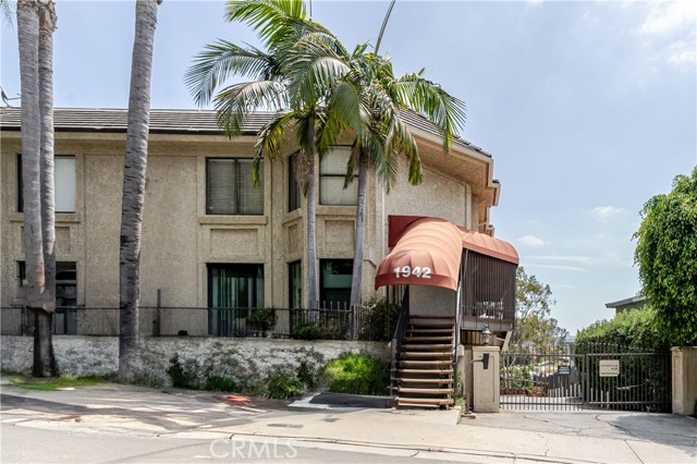 Property photo of 1942 Grace AV