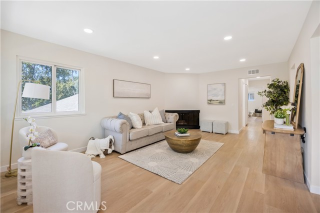 Property photo of 336 E Briardale AV