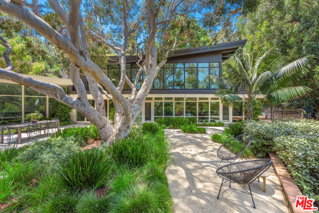 Property photo of 2179 Mandeville Canyon RD