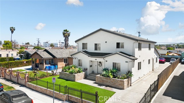 Property photo of 154 W 111th PL