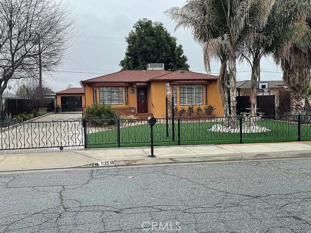 Property photo of 1135 E Morton PL