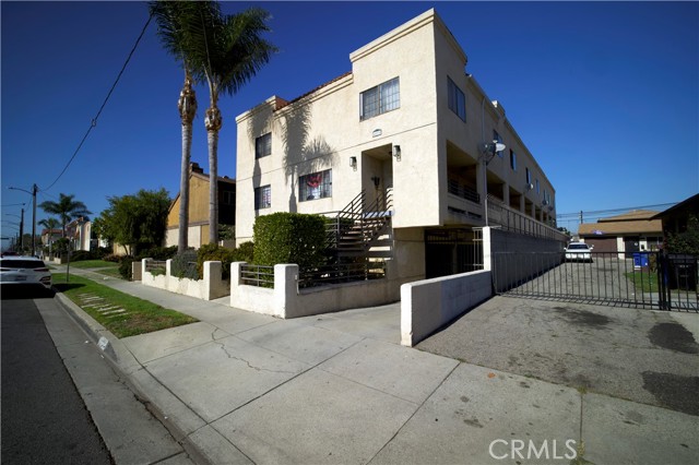 Photo of 4055 W Rosecrans Av