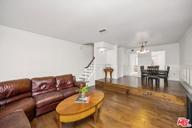 Property photo of 10229 Variel AV