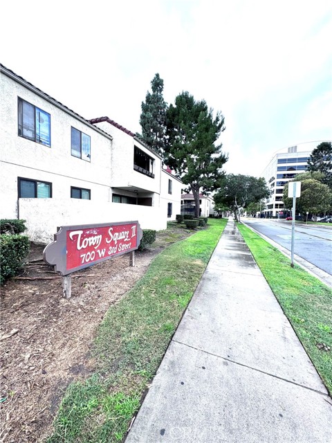 Property photo of 700 W 3rd