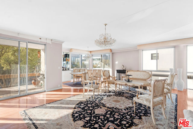 Photo of 320 N Maple Dr