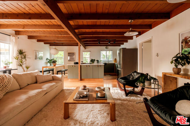 Property photo of 940 E Arroyo TE