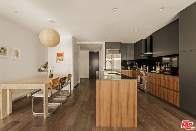 Property photo of 728 N Sweetzer AV