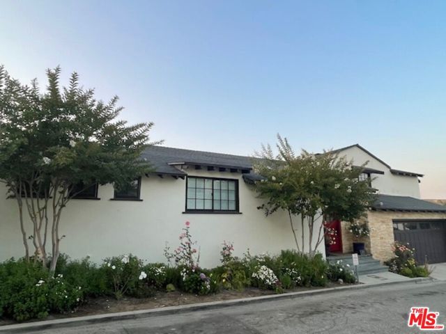 Property photo of 2444 Carman Crest DR