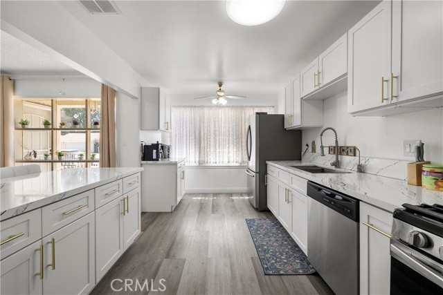 Property photo of 641 W Avenue J9