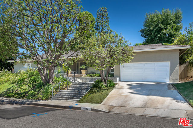 Photo of 16617 Park Lane Cr