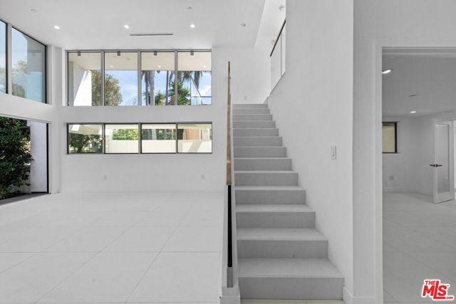 Property photo of 621 N Kings RD
