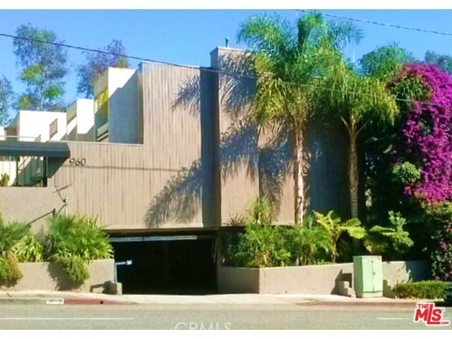 Property photo of 960 N San Vicente BL