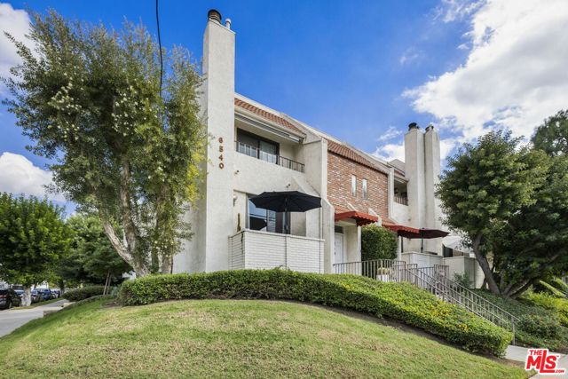 Property photo of 6540 Hayvenhurst AV