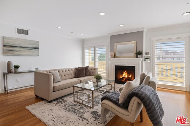 Photo of 123 S Clark Dr