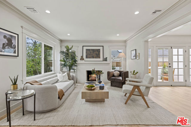 Property photo of 1337 N Orange Grove AV