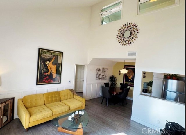 Photo of 13801 Oxnard St