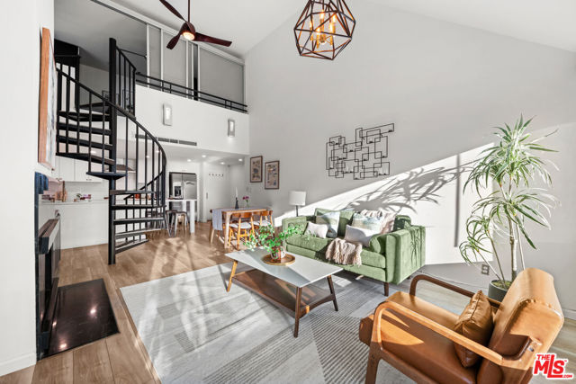 Photo of 950 N Kings Rd