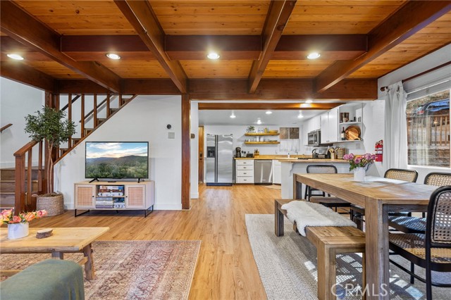 Property photo of 533 W Victoria CT