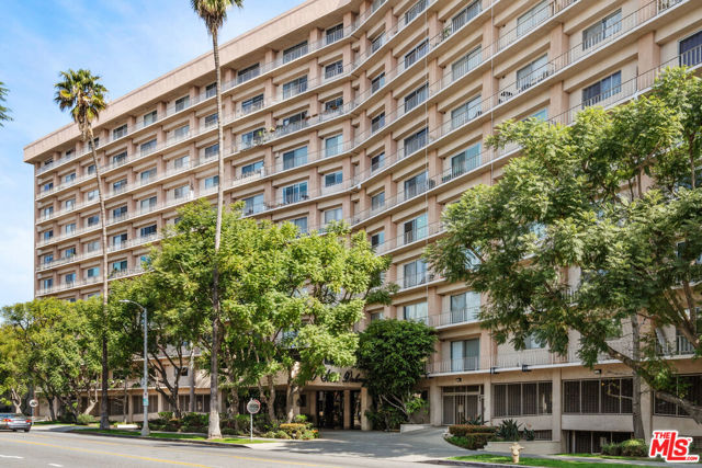 Property photo of 100 S Doheny DR
