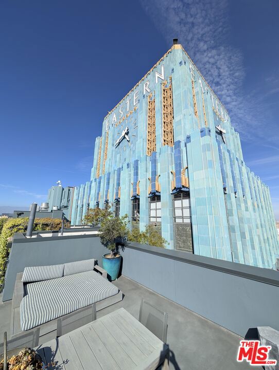 Property photo of 849 S Broadway