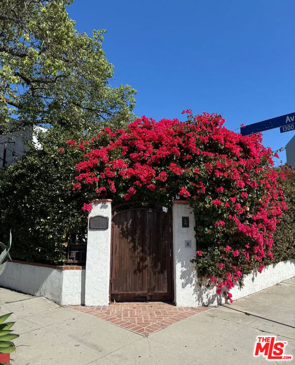 Property photo of 1400 N Sycamore AV