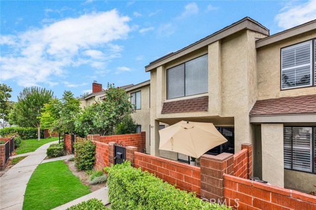 Property photo of 827 W Orangewood AV
