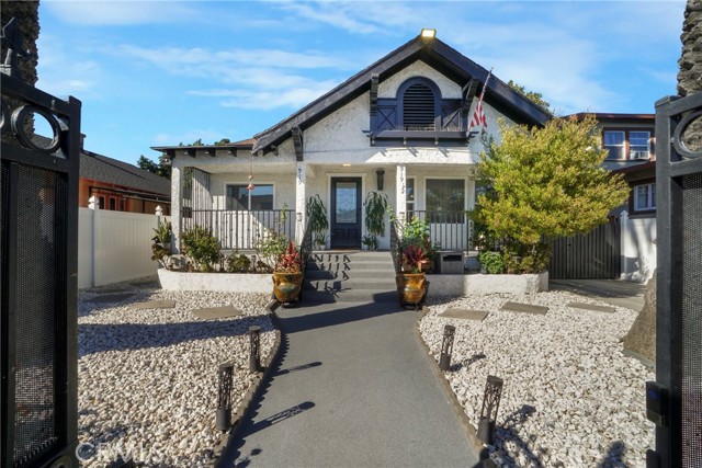 Property photo of 919 W 49th