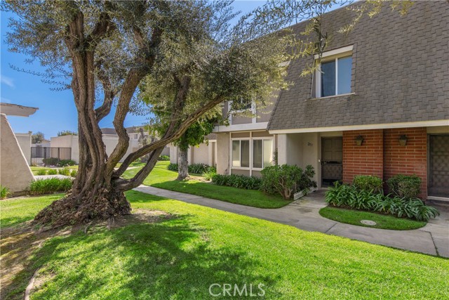 Property photo of 2157 W Essex Circle