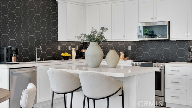 Property photo of 1669 W Lincoln AV