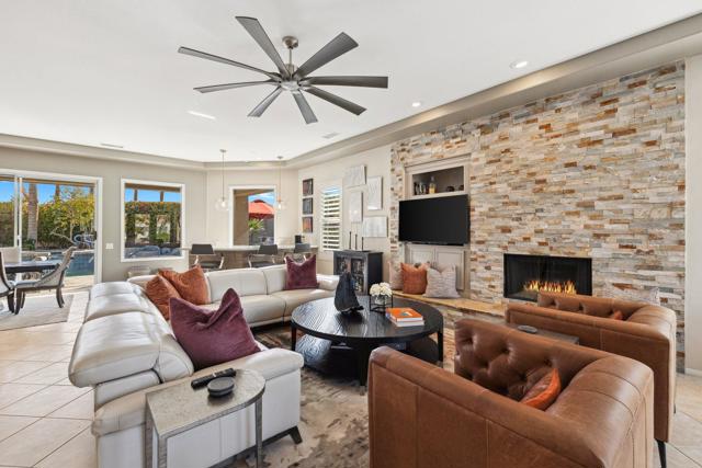 Property photo of 47410 Via Florence