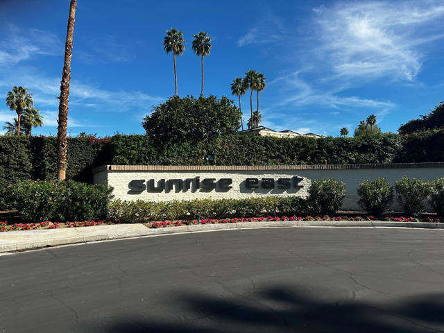 Property photo of 2466 E Oakcrest DR