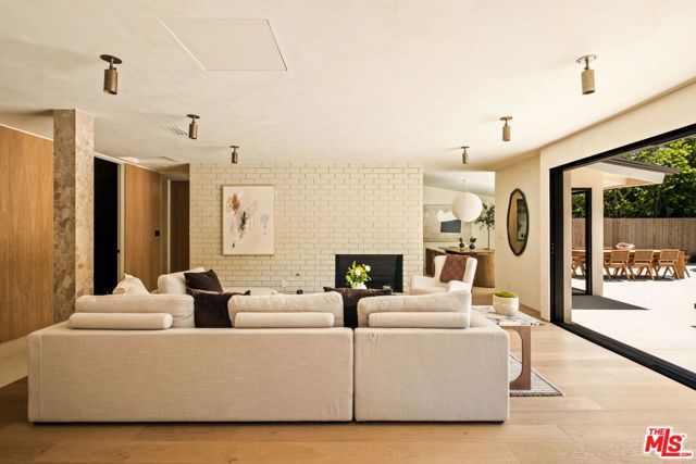 Property photo of 16632 Park Lane CR