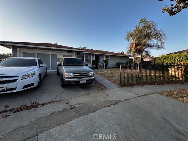 Property photo of 8912 S Fir AV