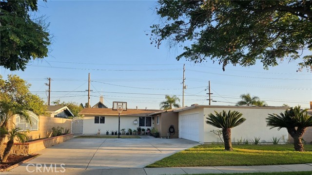 Property photo of 952 S Emerald ST