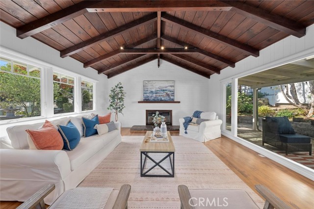 Property photo of 901 N Poinsettia AV