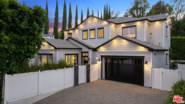 Property photo of 4439 Petit AV