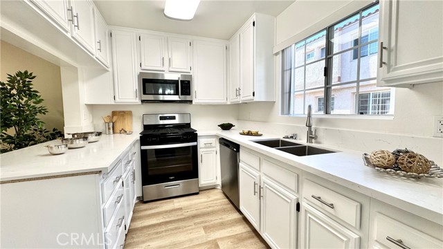 Property photo of 3101 Plaza Del Amo