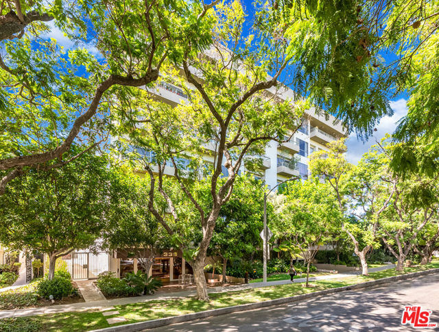Property photo of 339 N Palm DR