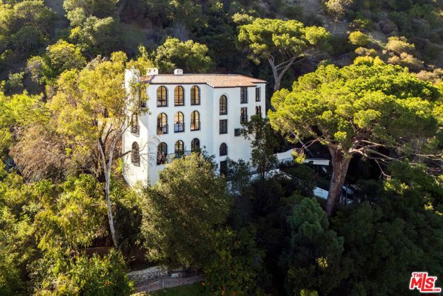 Property photo of 1301 N Beverly DR