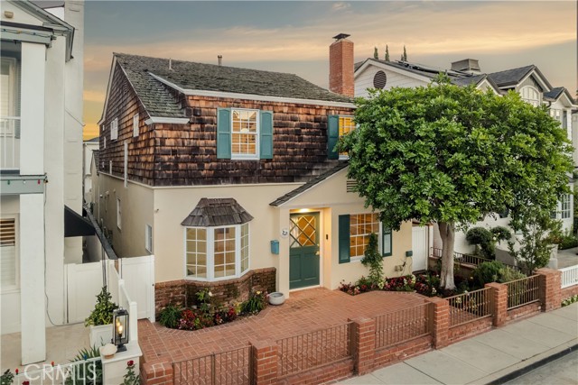 Property photo of 220 Apolena AV