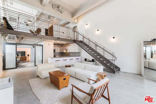 Property photo of 1130 S Flower ST