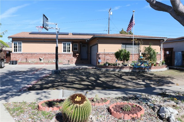 Property photo of 1467 W Roberta