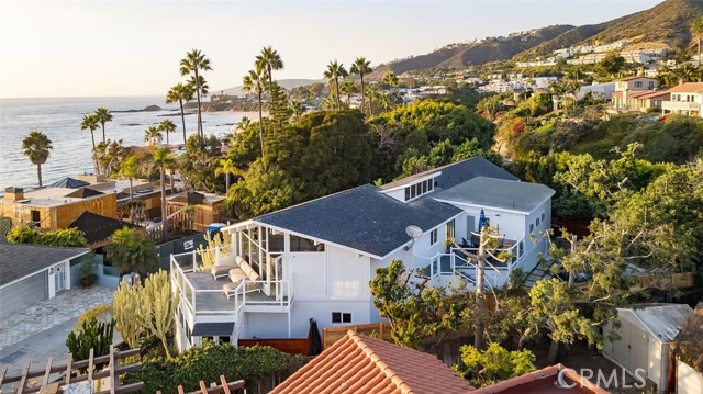Property photo of 2 Camel Point DR