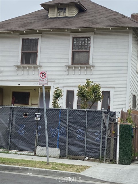 Property photo of 418 E 40th PL
