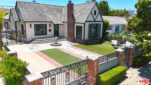 Property photo of 10520 Almayo AV