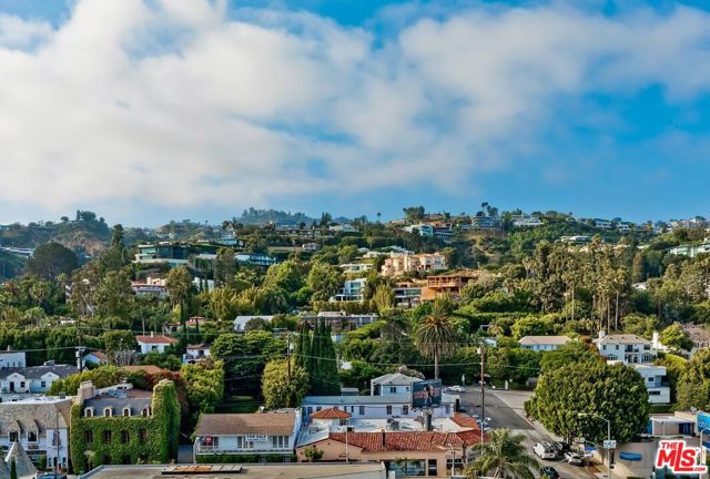 Property photo of 999 N Doheny DR