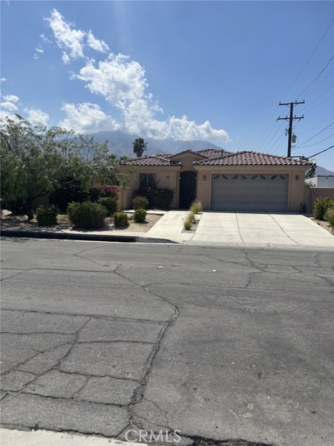 Property photo of 1725 N Whitewater Club DR